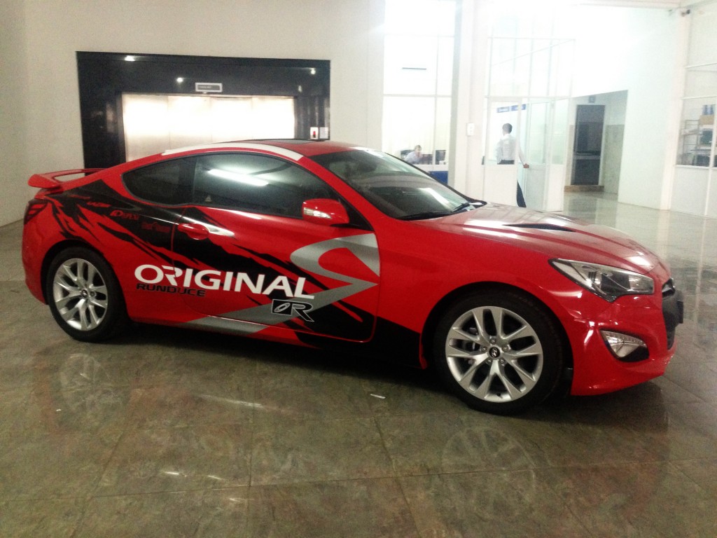 Hyundai Genesis 2013  dán Decal đẹp mắt 